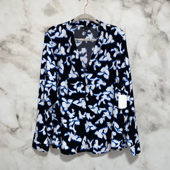 Halogen Tops - Halogen V-Neck Top in Black and Blue/White Floral Print